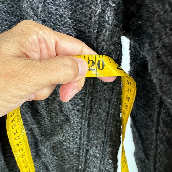 Carraig Donn 100% Wool Gray Cardigan small one big button fisherman cable - Picture 6 of 6